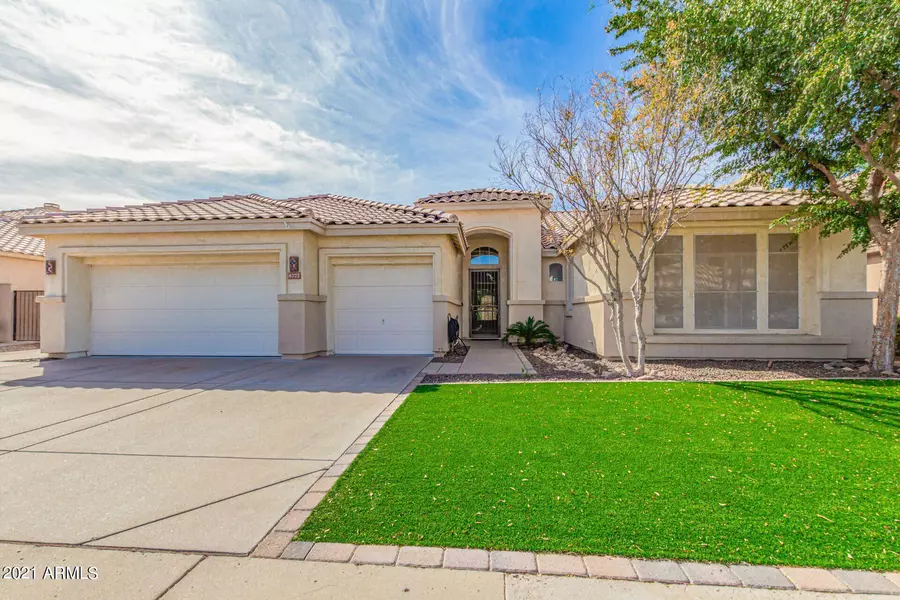 6777 W CREST Lane, Glendale, AZ 85310