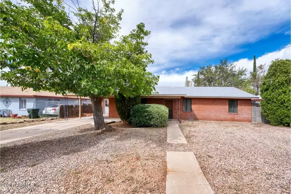 19 E FREIHAGE Drive, Sierra Vista, AZ 85635