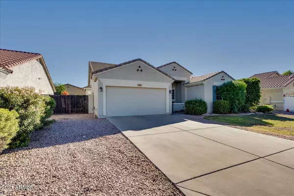 65 E BETSY Lane, Gilbert, AZ 85296