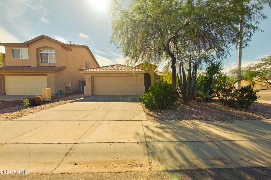 3201 E WICKIEUP Lane, Phoenix, AZ 85050