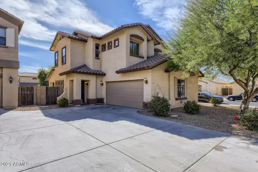 6631 W DESERT HILLS Drive, Glendale, AZ 85304