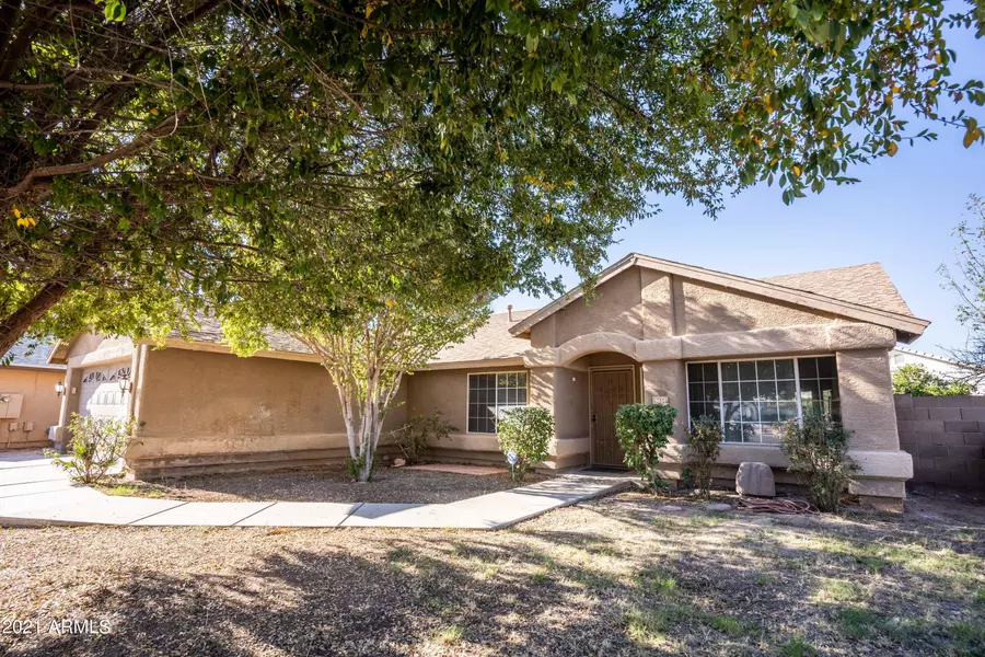 8614 W DENTON Lane, Glendale, AZ 85305