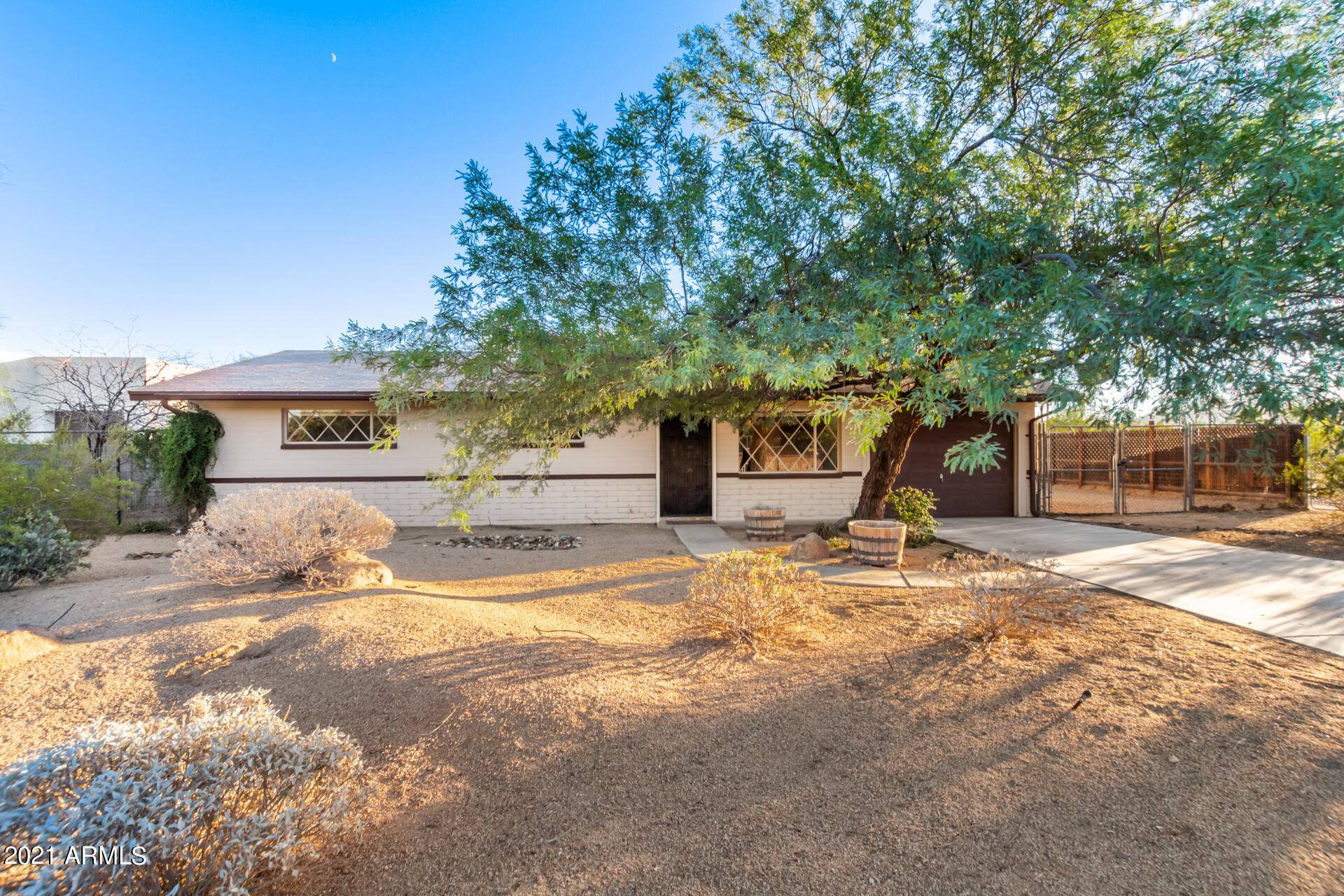 739 E HIGHLINE CANAL Road, Phoenix, AZ 85042