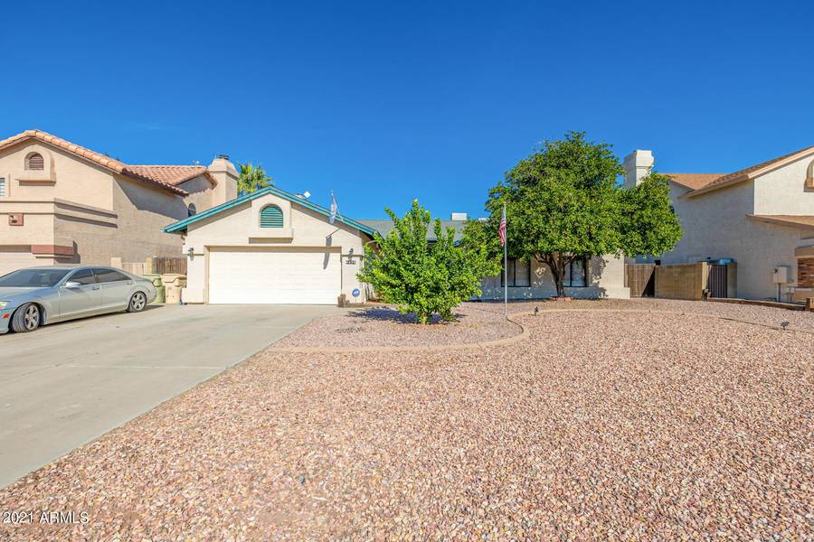 6038 W PARADISE Lane, Glendale, AZ 85306