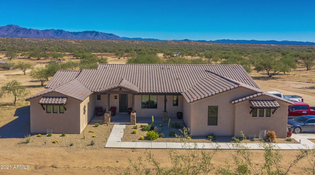 29441 S Buckaroo Road, Congress, AZ 85332