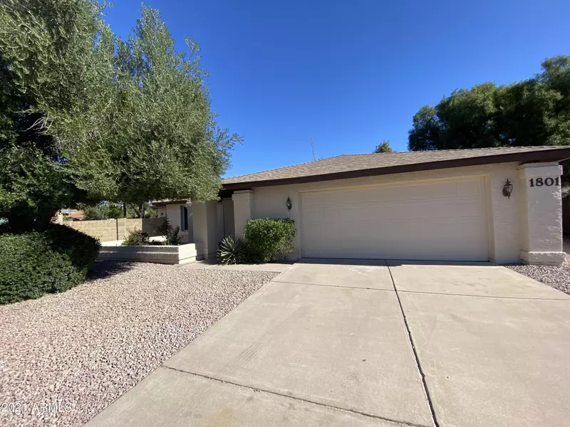 1801 S STANDAGE Circle, Mesa, AZ 85202