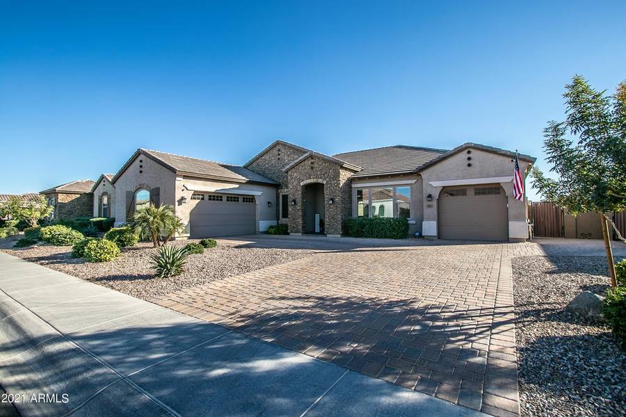 3541 E AQUARIUS Place E, Chandler, AZ 85249