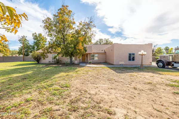 5233 W DOBBINS Road, Laveen, AZ 85339