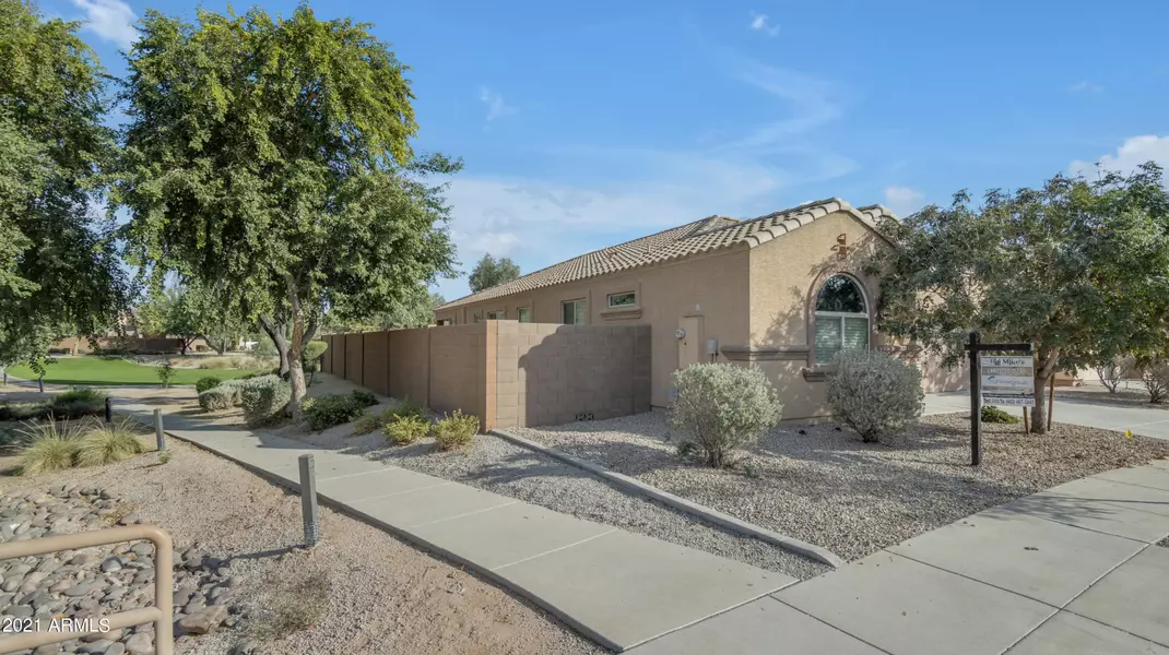 8926 W CROWN KING Road, Tolleson, AZ 85353