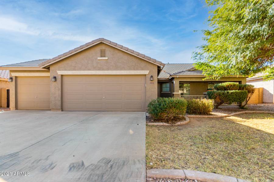 2823 W GOLDMINE MOUNTAIN Drive, Queen Creek, AZ 85144