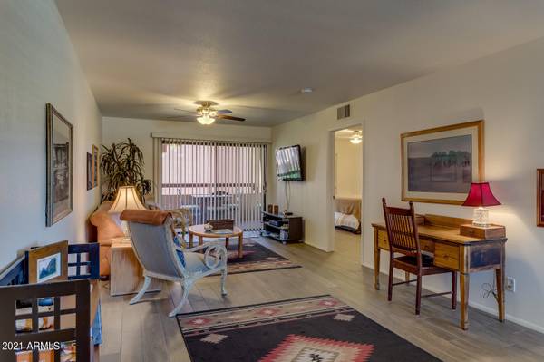 Phoenix, AZ 85032,12212 N PARADISE VILLAGE Parkway S #204