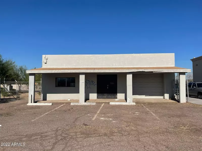 2240 E BROADWAY Road, Phoenix, AZ 85040