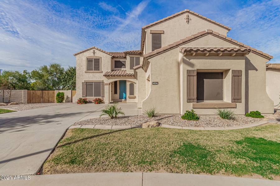 4534 E IRONHORSE Road, Gilbert, AZ 85297