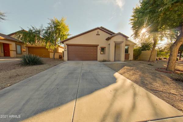 665 E TRELLIS Road, San Tan Valley, AZ 85140