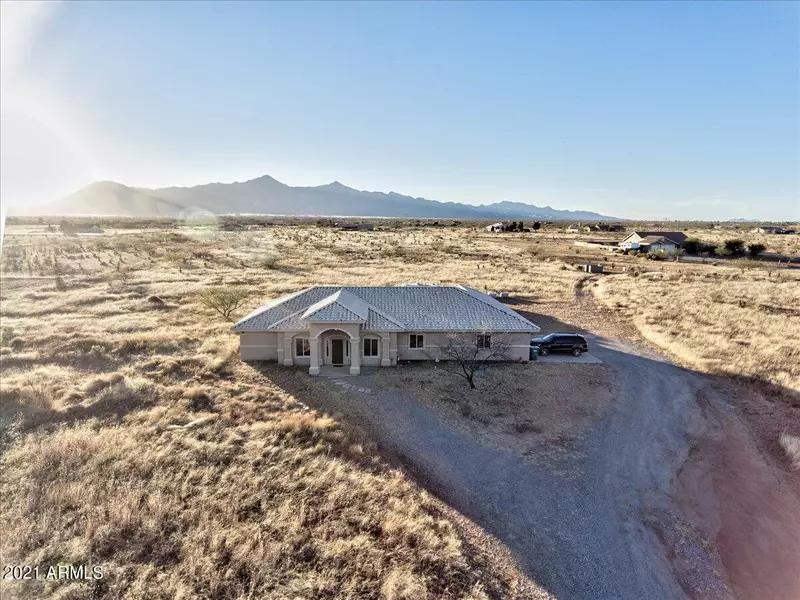 8454 S PALOMINAS Road, Hereford, AZ 85615