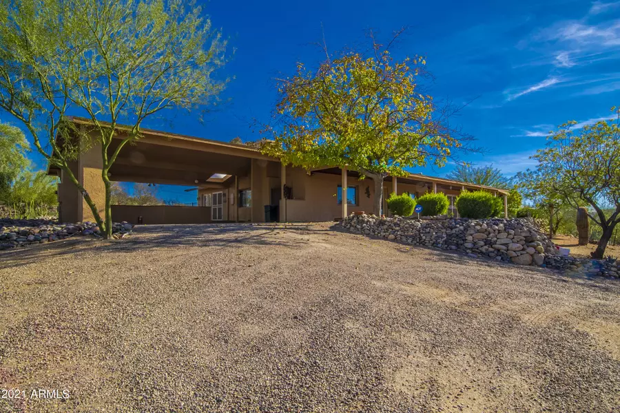 935 N SOPHIE BURDEN Road, Wickenburg, AZ 85390