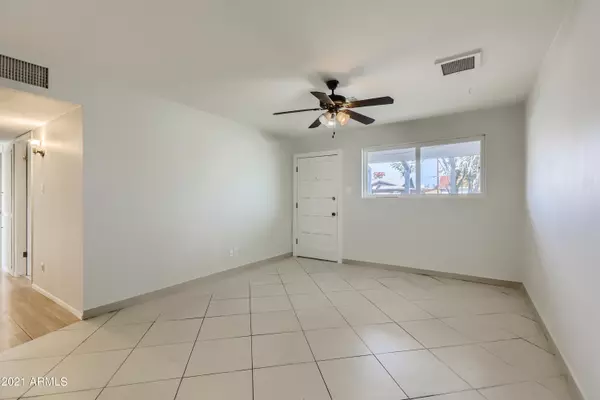 Phoenix, AZ 85033,6867 W Highland Avenue