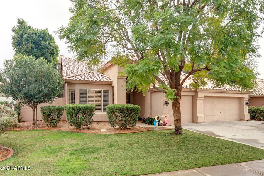 721 W HACKBERRY Drive, Chandler, AZ 85248