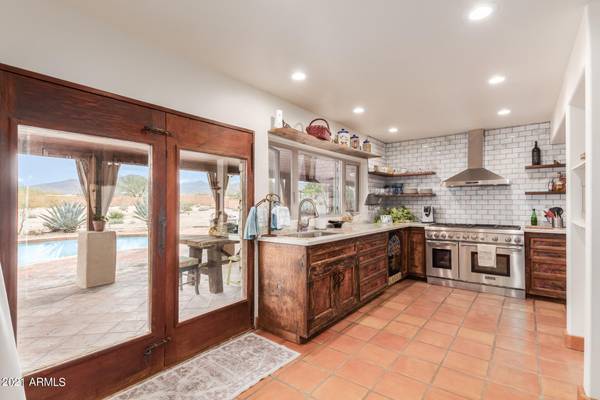 Carefree, AZ 85377,8944 E CAVE CREEK Road