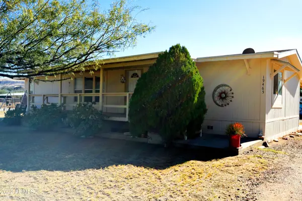 19465 E TODD EVANS Road, Black Canyon City, AZ 85324