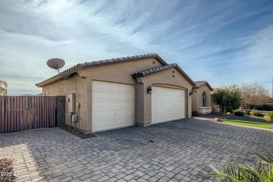 809 W TALLOW TREE Avenue, San Tan Valley, AZ 85140