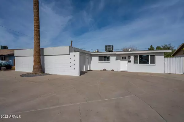 3120 W SURREY Avenue, Phoenix, AZ 85029