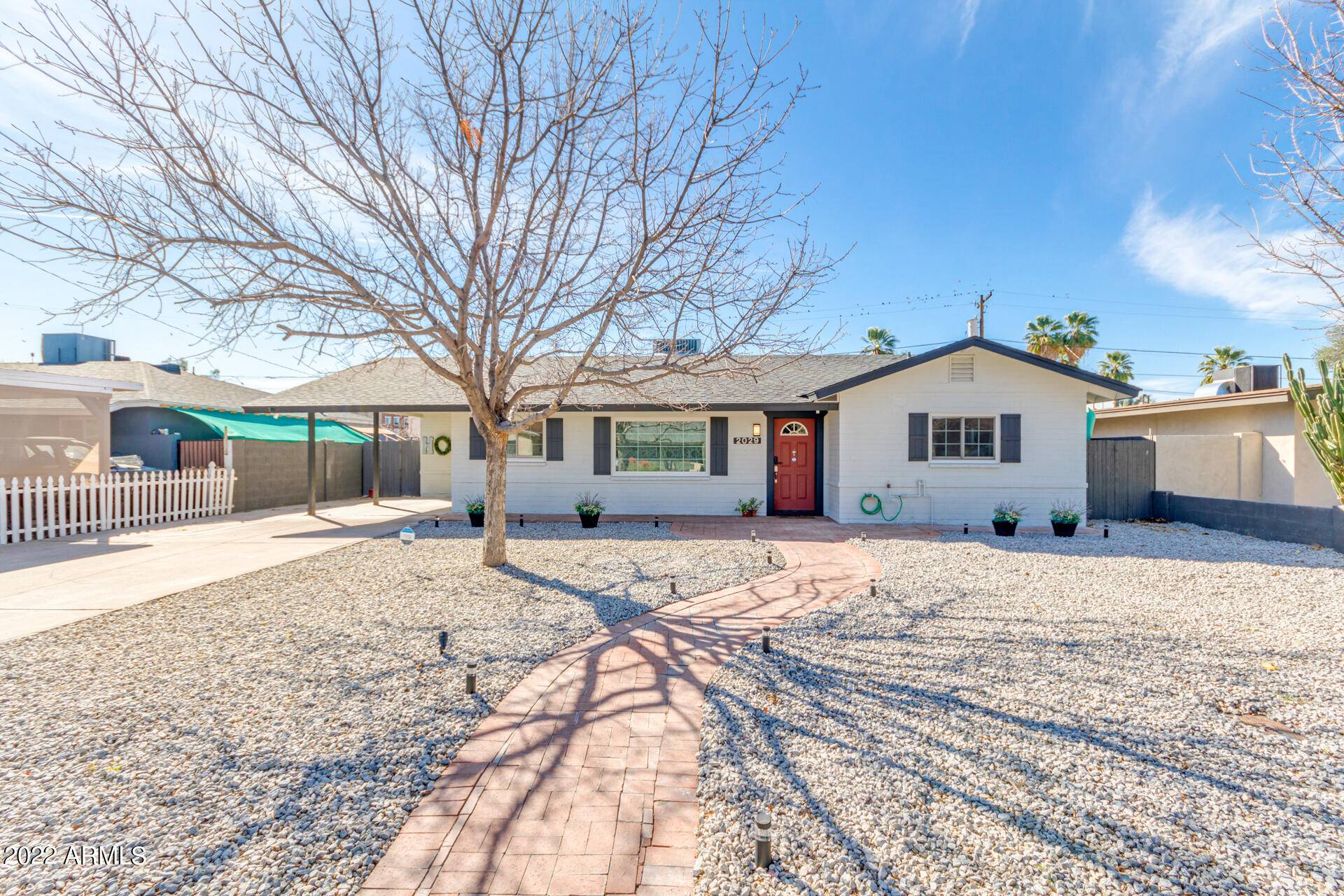2029 E EARLL Drive, Phoenix, AZ 85016