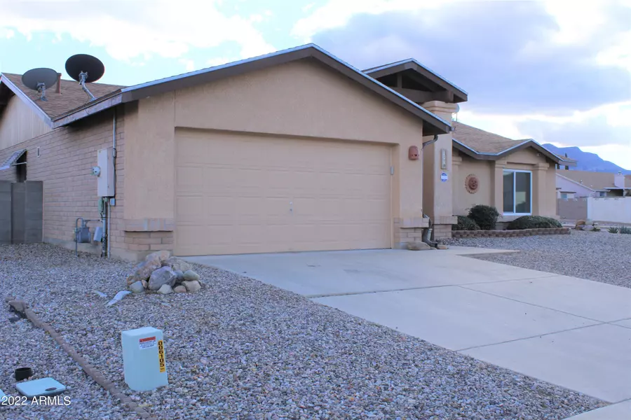 3226 GOLDEN EAGLE Drive, Sierra Vista, AZ 85650