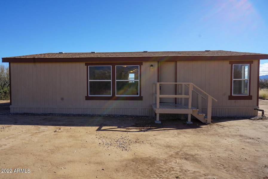 8665 E JAYKAY Drive, Hereford, AZ 85615