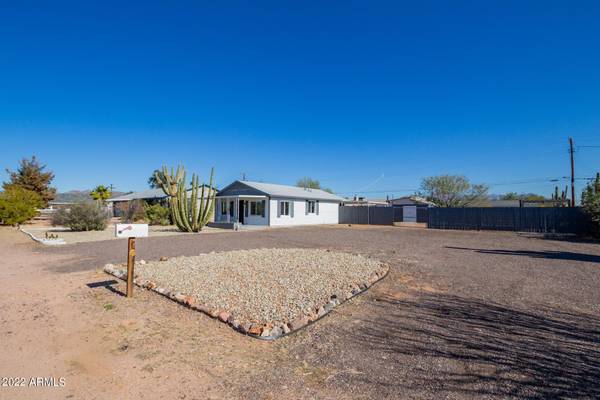 231 S MOUNTAIN Road, Apache Junction, AZ 85120