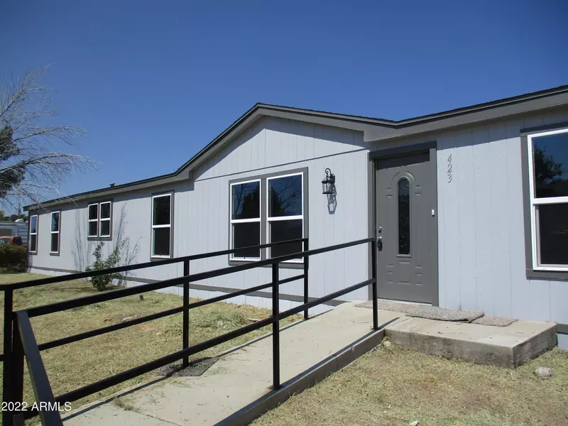 423 E APACHE Street, Huachuca City, AZ 85616