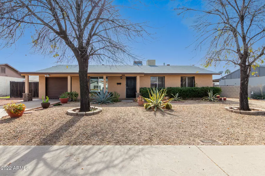 8225 W PICCADILLY Road, Phoenix, AZ 85033