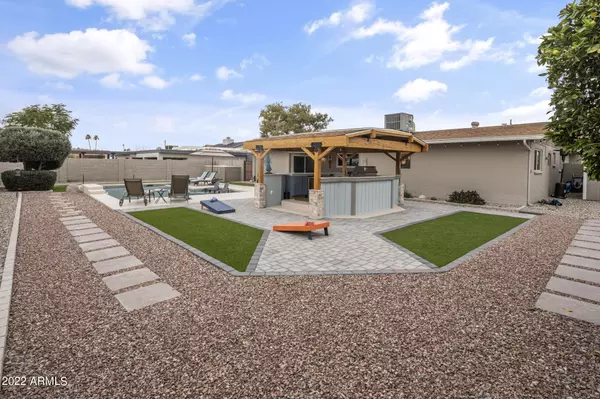 Phoenix, AZ 85022,511 E CANTERBURY Lane