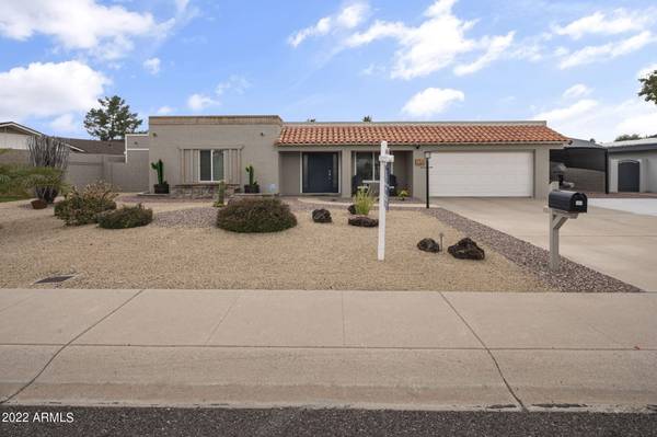 Phoenix, AZ 85022,511 E CANTERBURY Lane