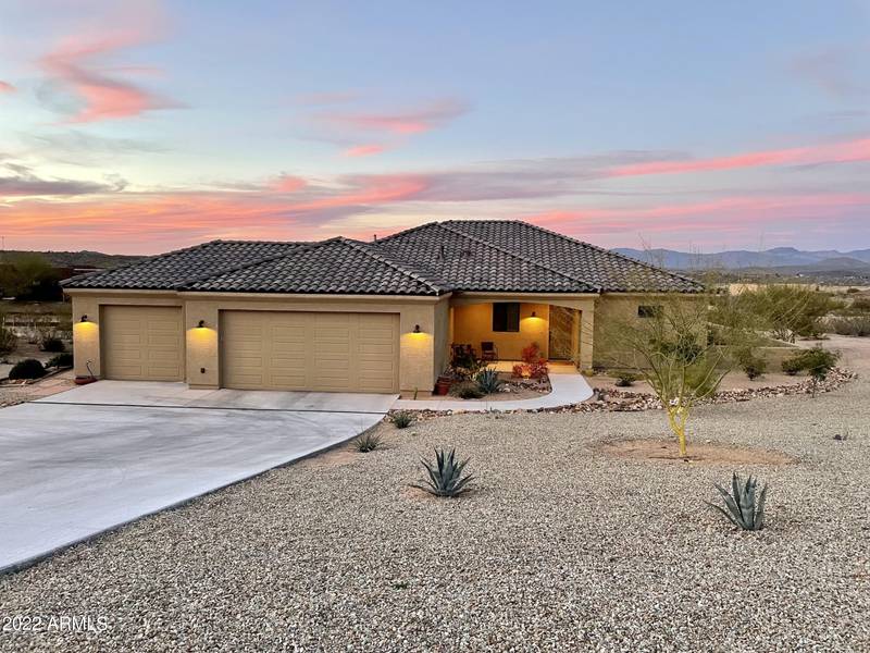 2930 W SADDLERIDGE Way, Wickenburg, AZ 85390