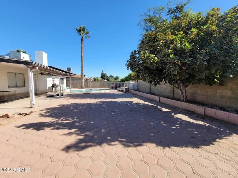 5203 W LAURIE Lane, Glendale, AZ 85302