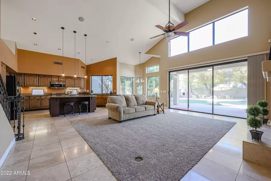 672 W HONEYSUCKLE Drive, Chandler, AZ 85248