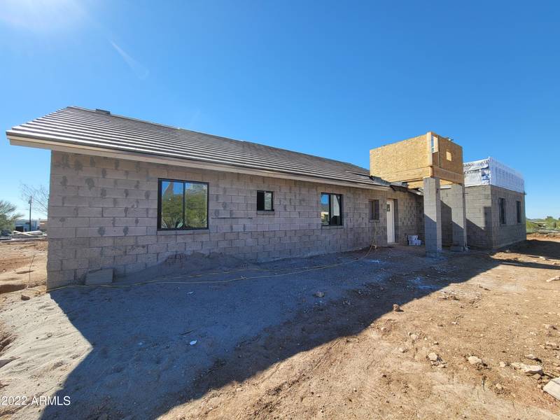 355 W FRONTIER Street, Apache Junction, AZ 85120