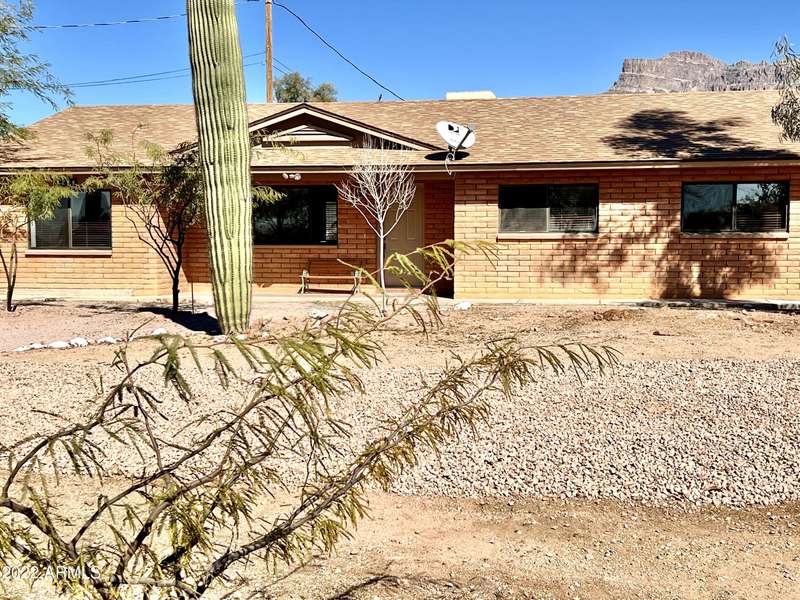 2139 S Sixshooter Road, Apache Junction, AZ 85119