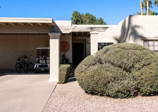 706 S DESERT FLOWER Drive, Mesa, AZ 85208