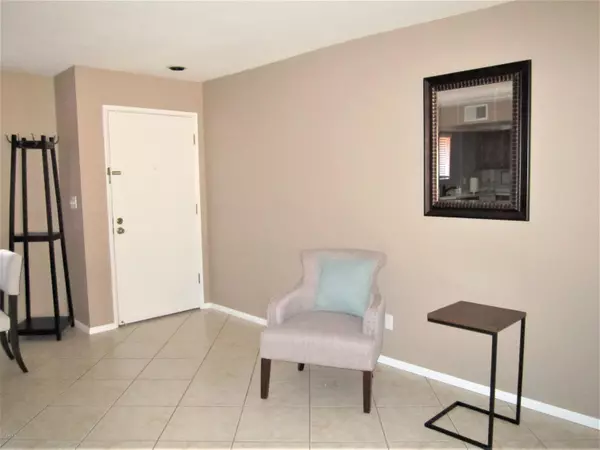 Phoenix, AZ 85032,4303 E CACTUS Road #116