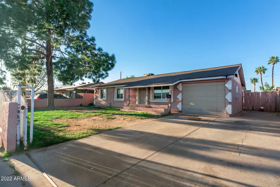 8208 W CHEERY LYNN Road, Phoenix, AZ 85033