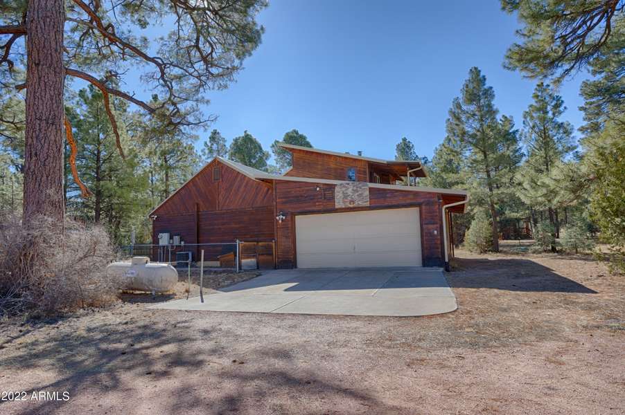 2889 LEJO Road, Overgaard, AZ 85933