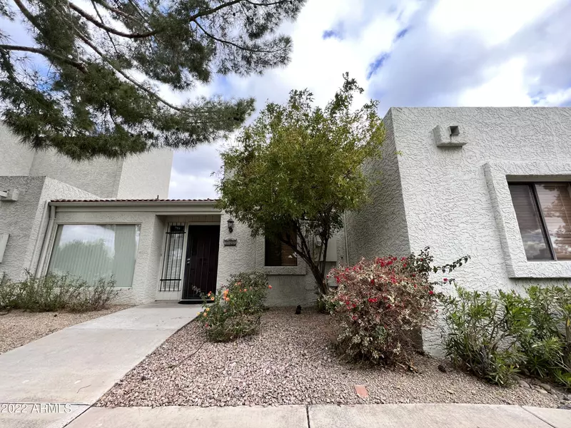 3022 E CANNON Drive, Phoenix, AZ 85028