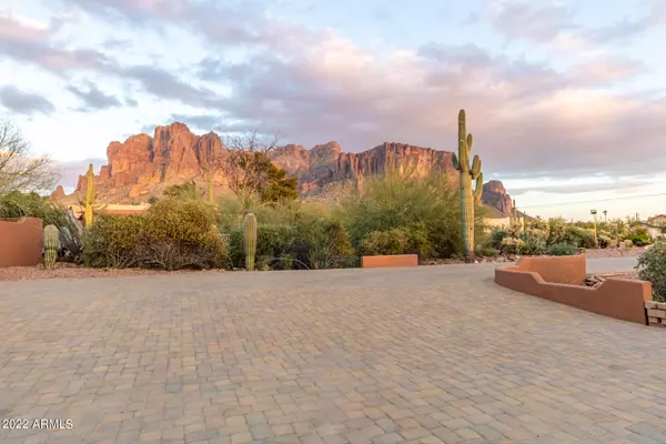 Apache Junction, AZ 85119,5772 E BELL Street