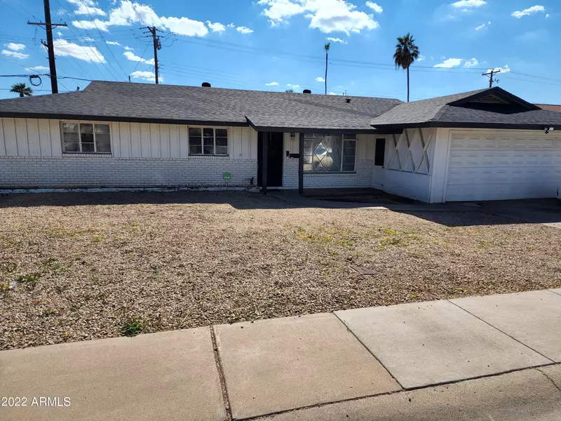 3703 W LAWRENCE Road, Phoenix, AZ 85019