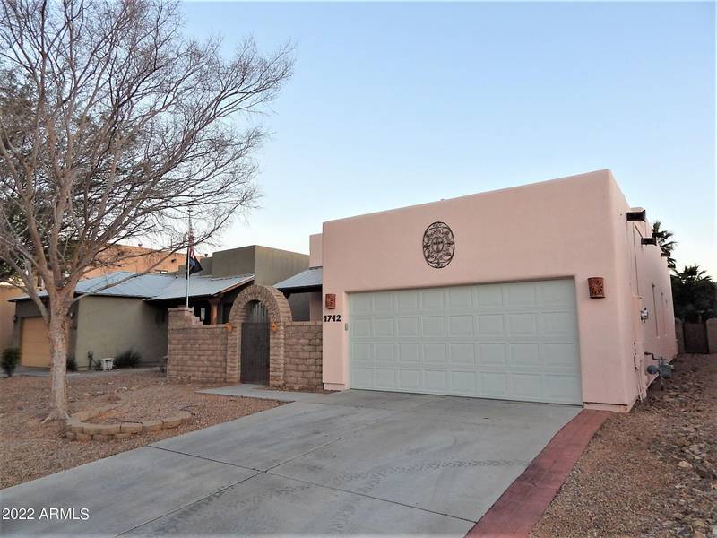 1712 CHAPLAIN CARTER Drive, Sierra Vista, AZ 85635