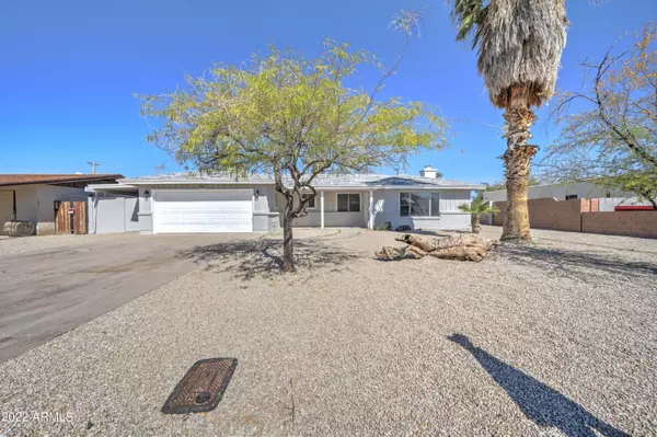 944 E FRIAR Avenue, Apache Junction, AZ 85119