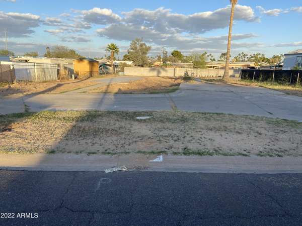 Phoenix, AZ 85042,7403 S 43RD Street #-