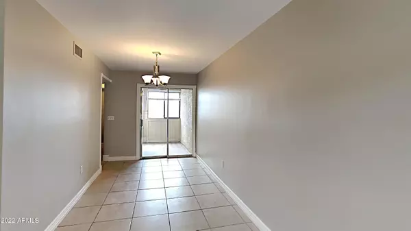 Mesa, AZ 85210,461 W HOLMES Avenue #210